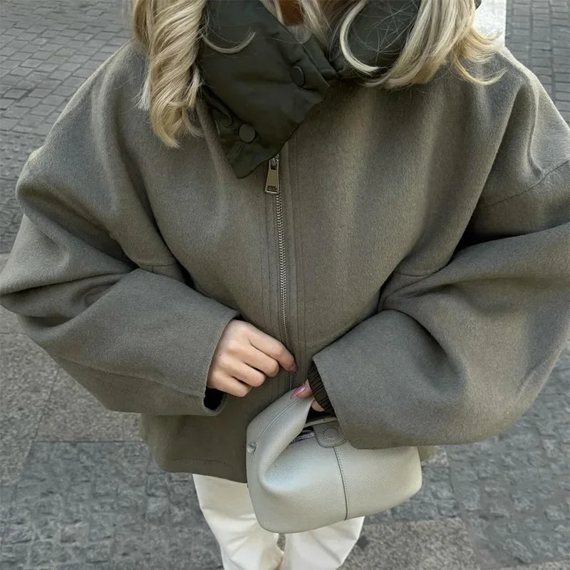 Stylish Wool and Cotton Jacket with Zipper Closure and Pockets 5